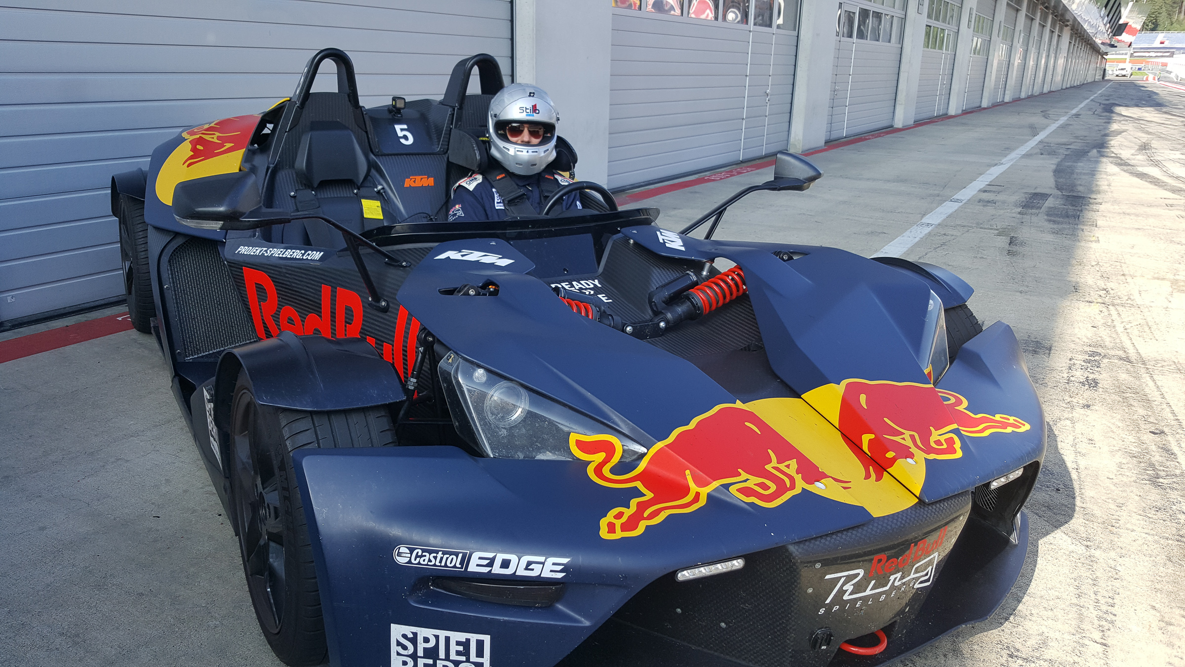Bernhard Gehberger im KTM X-Bow in der Boxengasse