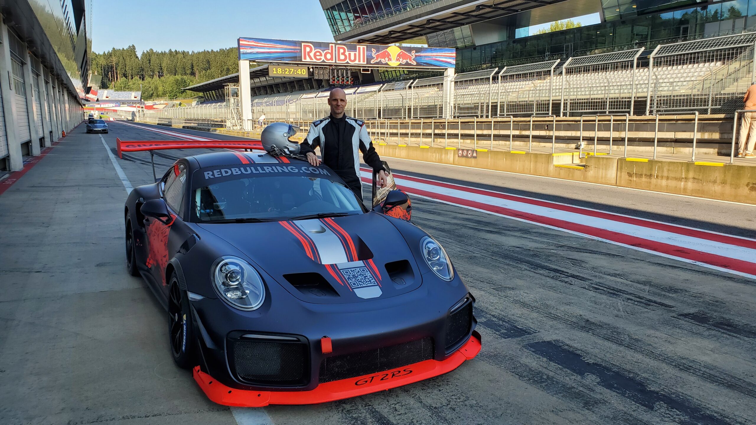 Bernhard Gehberger mit Porsche 911 GT2 RS Clubsport in der Boxengasse am Red Bull Ring