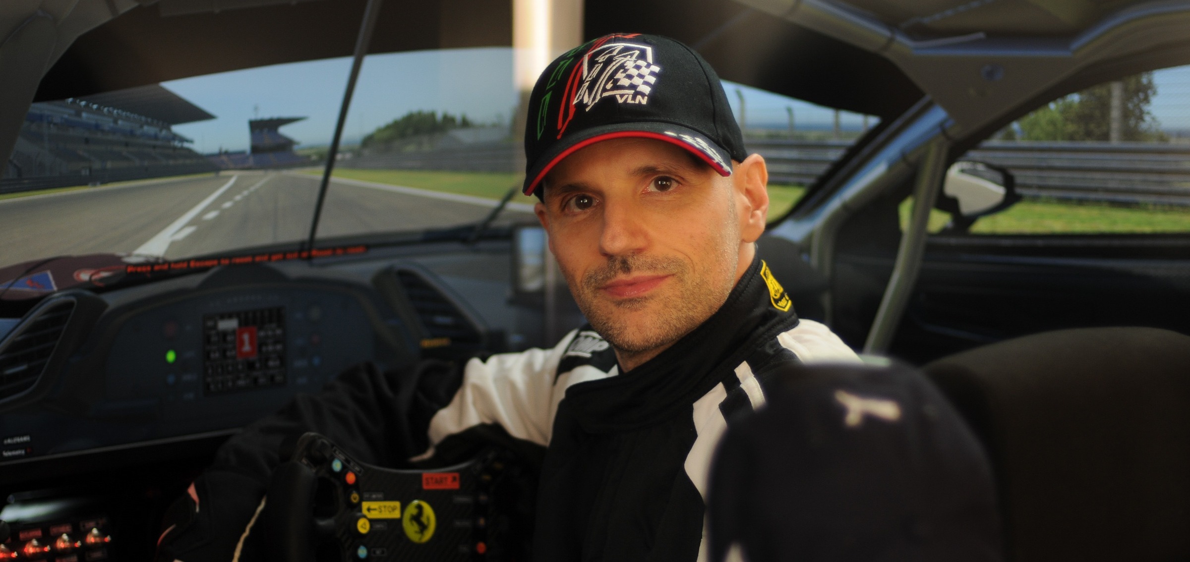 Bernhard Gehberger im Cockpit eines GT-Rennwagens