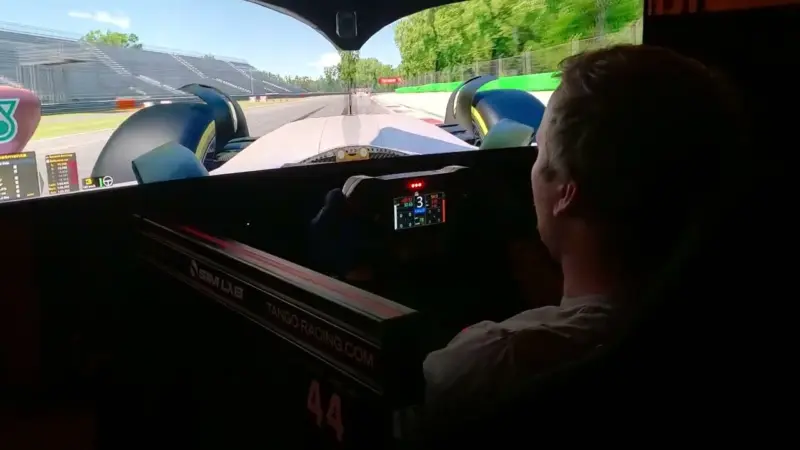F1 Mercedes-AMG W13 auf Monza in unserem F1-Simulator mit original Mercedes-AMG Petronas F1 Lenkrad