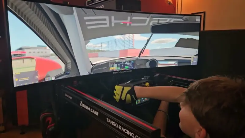 Vater-Sohn Zweikampf im Porsche 911 GT3 R 992 auf Spa-Francorchamps
